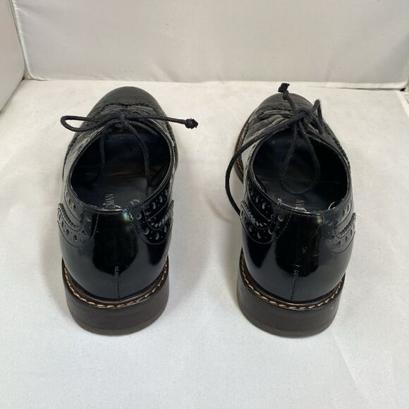 Stuart Weitzman Mrgill Lace-Up
Leather Oxford - Picture 4 of 17